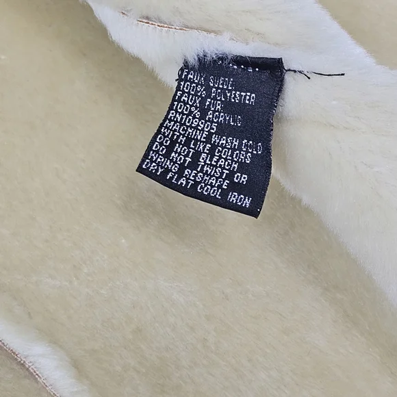 Essentials by Milano Ivory Faux Fur Vest - Picture 6 of 13